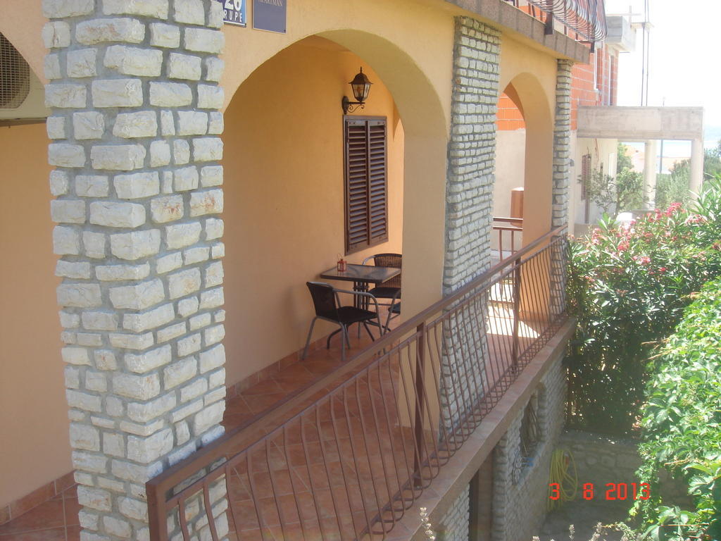 Primošten Apartments Renata الغرفة الصورة